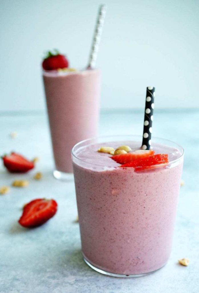 peanut butter & jelly healthy breakfast smoothie recipe