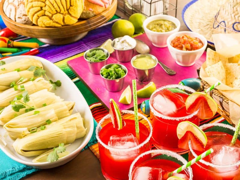 Mexican party ideas for adults - dinner table