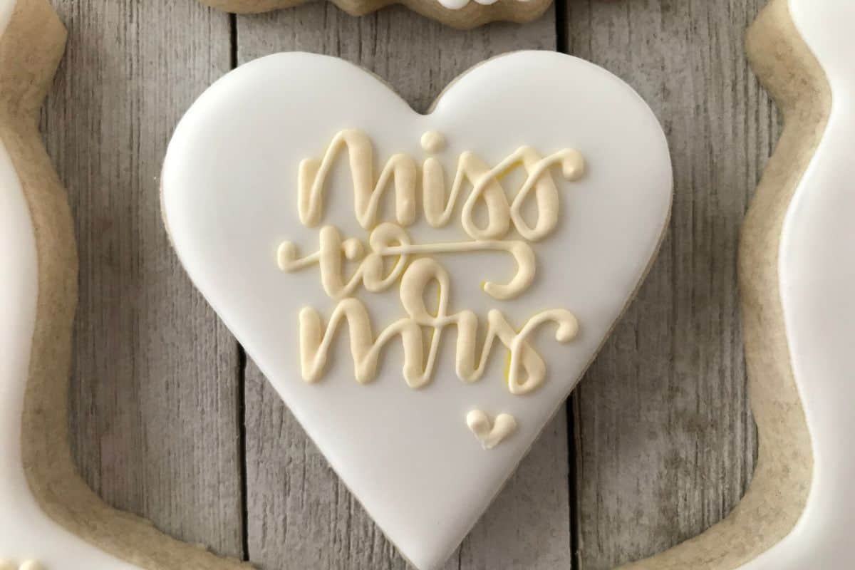 cookie that says miss to mrs