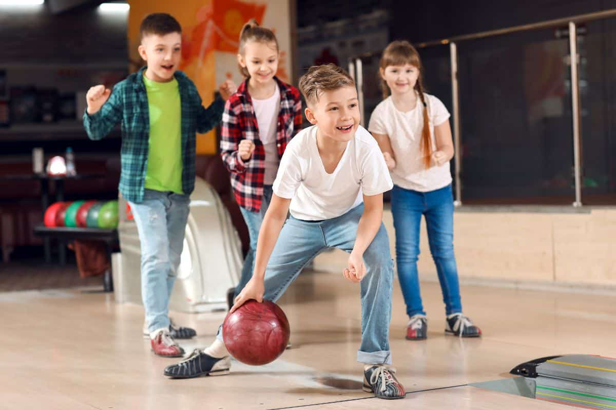 4 kids bowling