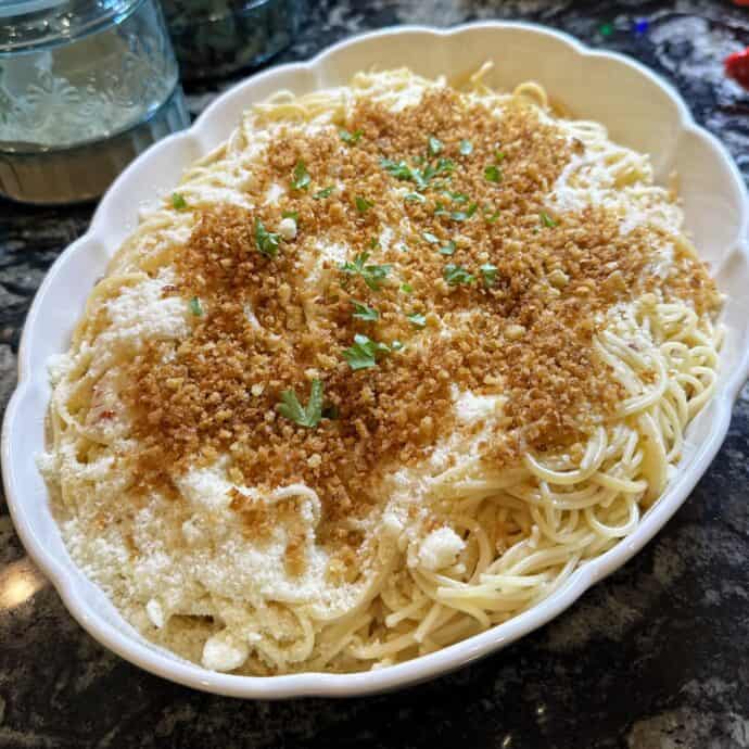 Sicilian Spaghetti Aglio Olio in a serving bowl